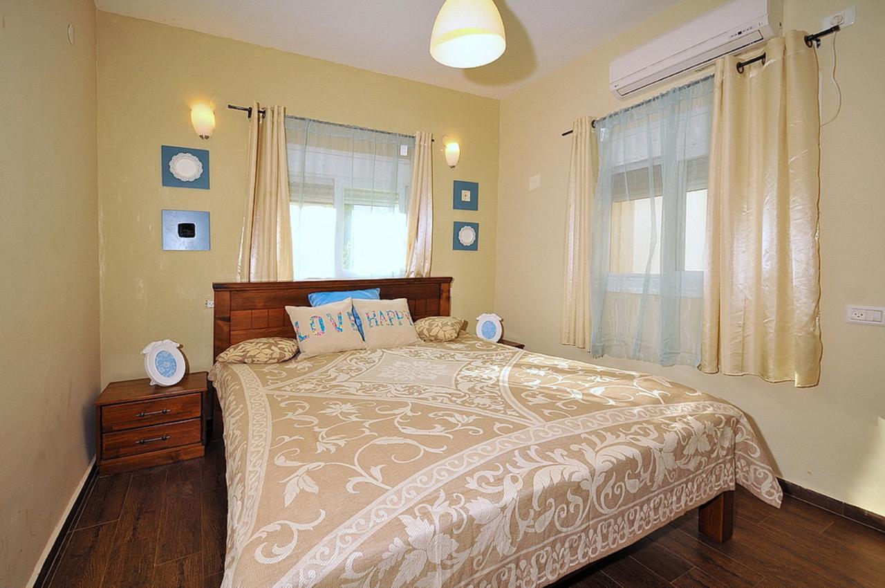 Mul Kinneret Livnim Exterior foto
