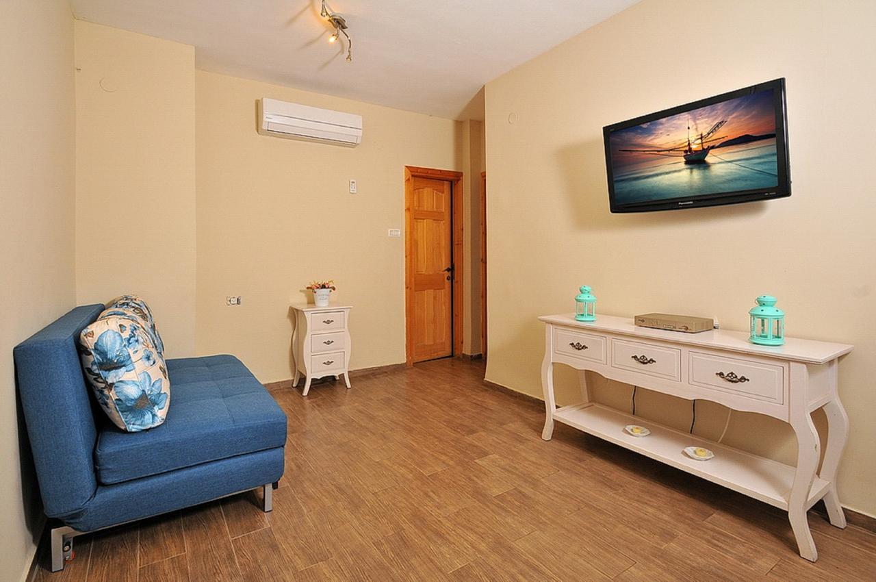 Mul Kinneret Livnim Exterior foto